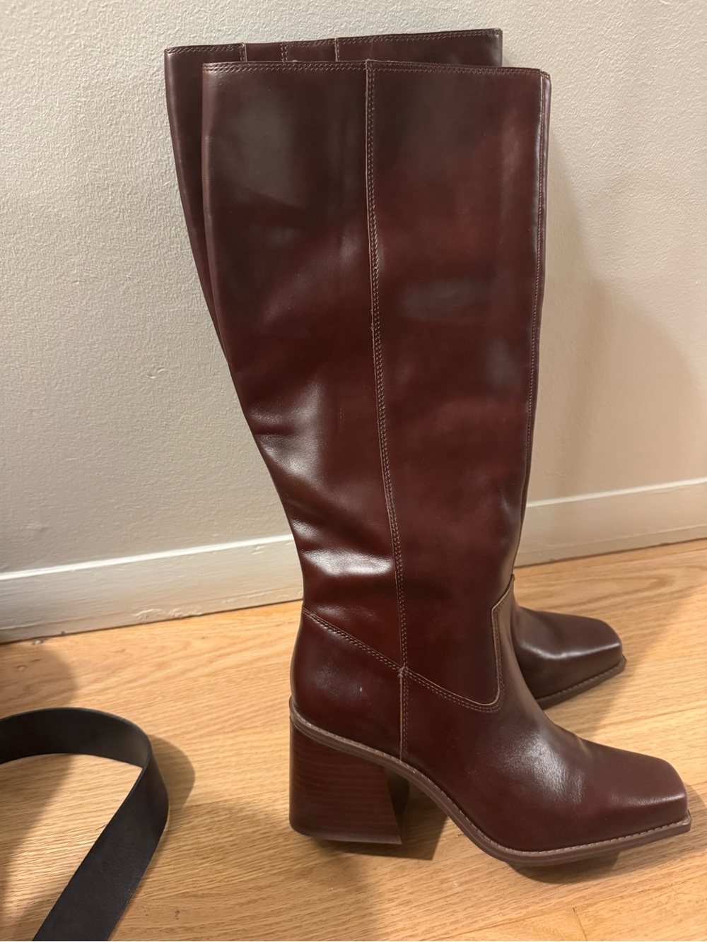 Vince Camuto Sangeti Wide Calf NWOT-8.5